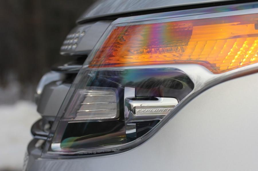  Ford Explorer Limited 4WD 2011 года  (фото 2 из 60)